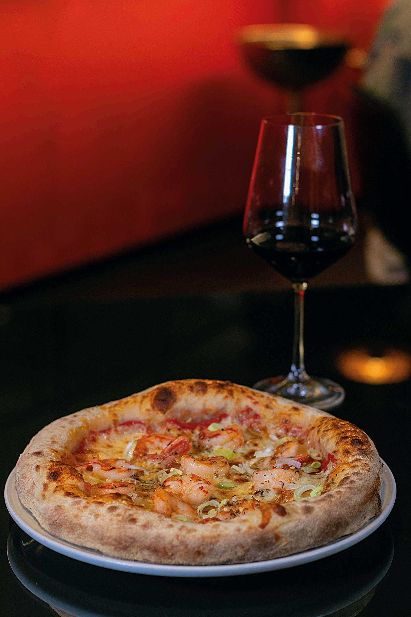 pizza de camar&otilde;es marinados com alho-por&oacute; da Padelli