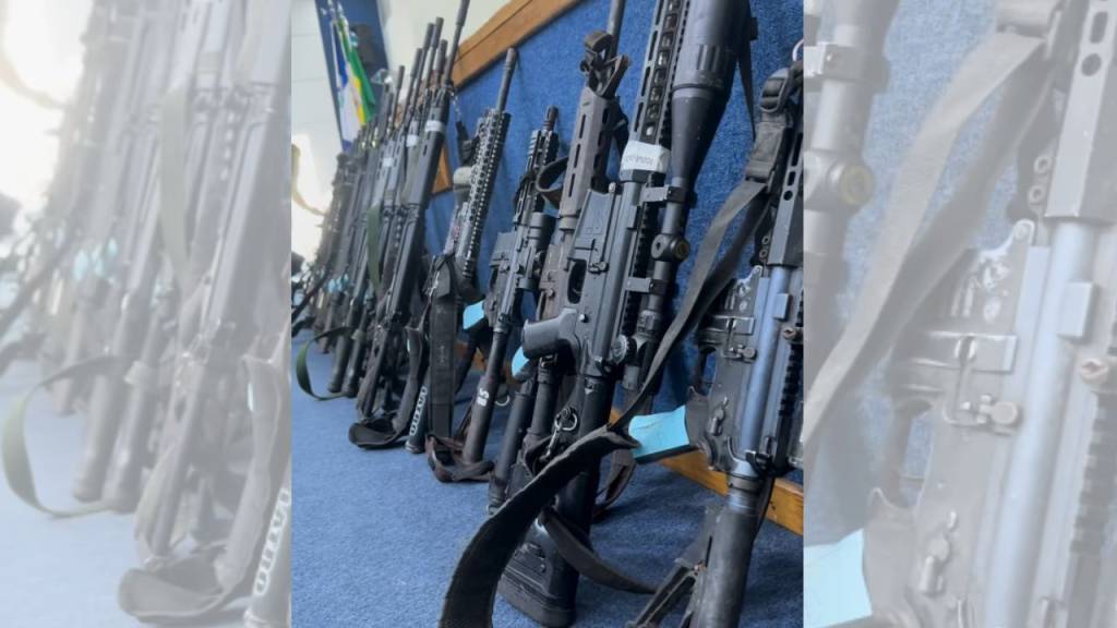 Conjunto de armas apreendidas com o CV supera 5 milhões de reais