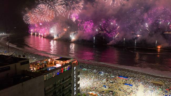 Visão privilegiada: festa na cobertura do Pestana Rio de frente para os fogos