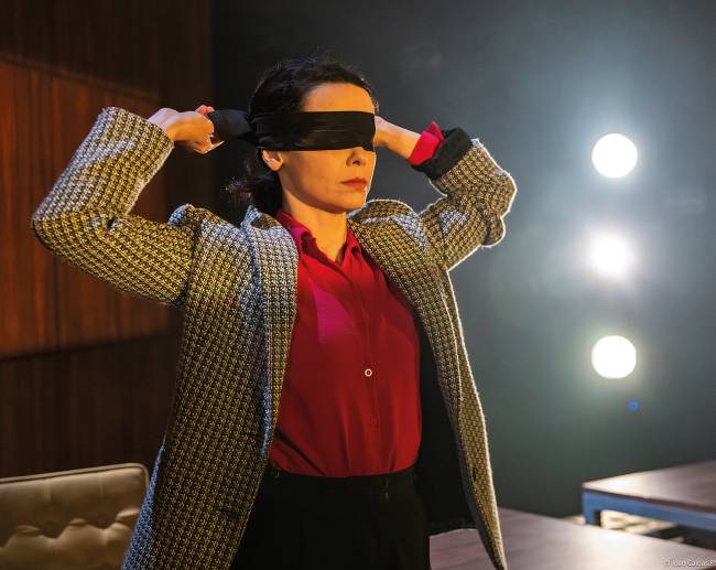 debora-falabella-prima-facie