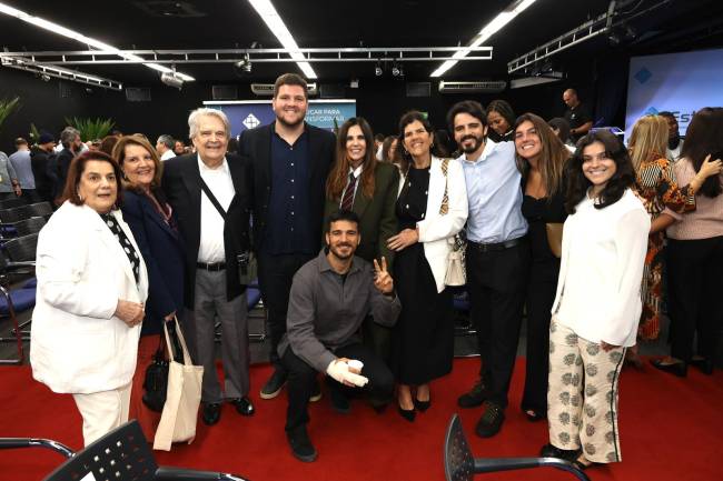 Cláudia Romano com a família e amigos