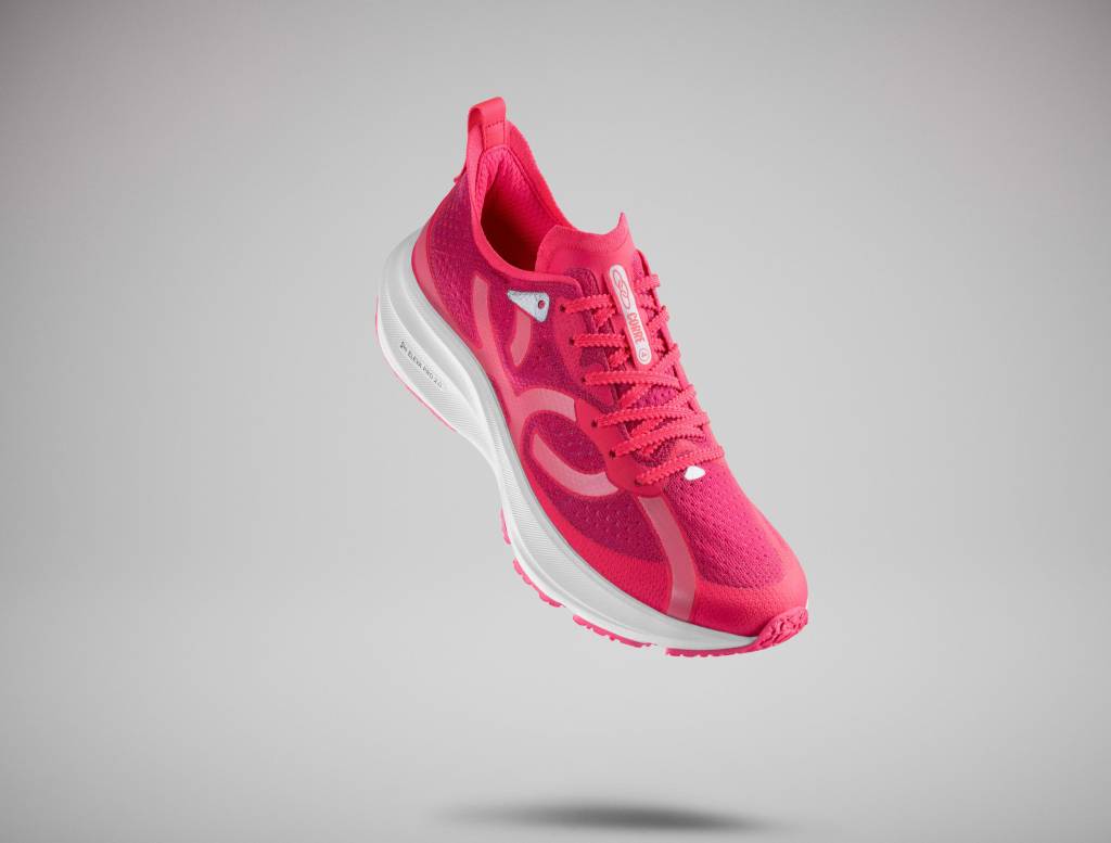 Tênis com amor: edição especial do Corre 4 Olympikus celebra Outubro Rosa