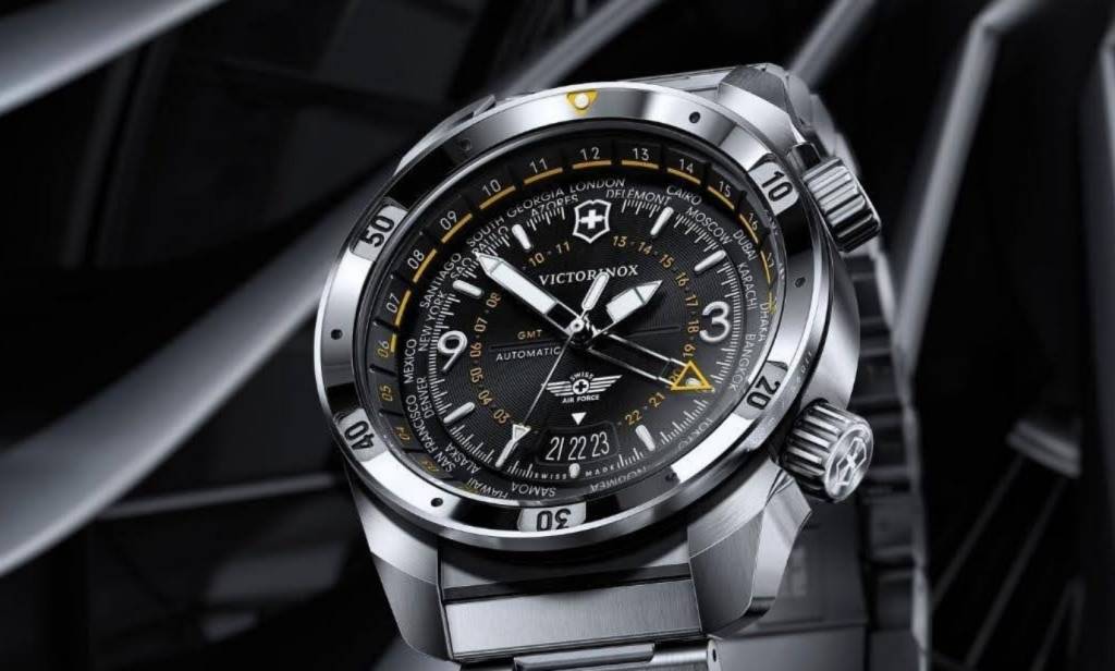 Para o viajante não perder a hora! Conheça o relógio com triplo fuso