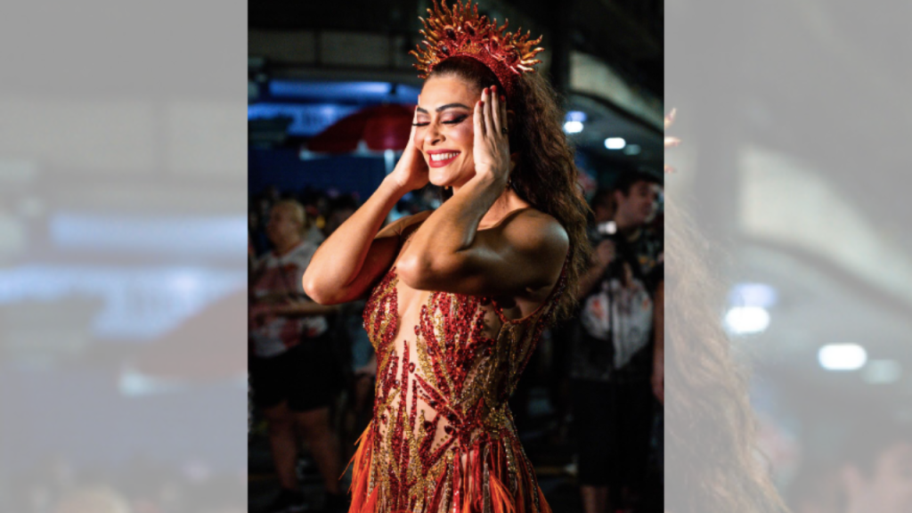 Juliana Paes brilha em ensaio de rua da Viradouro