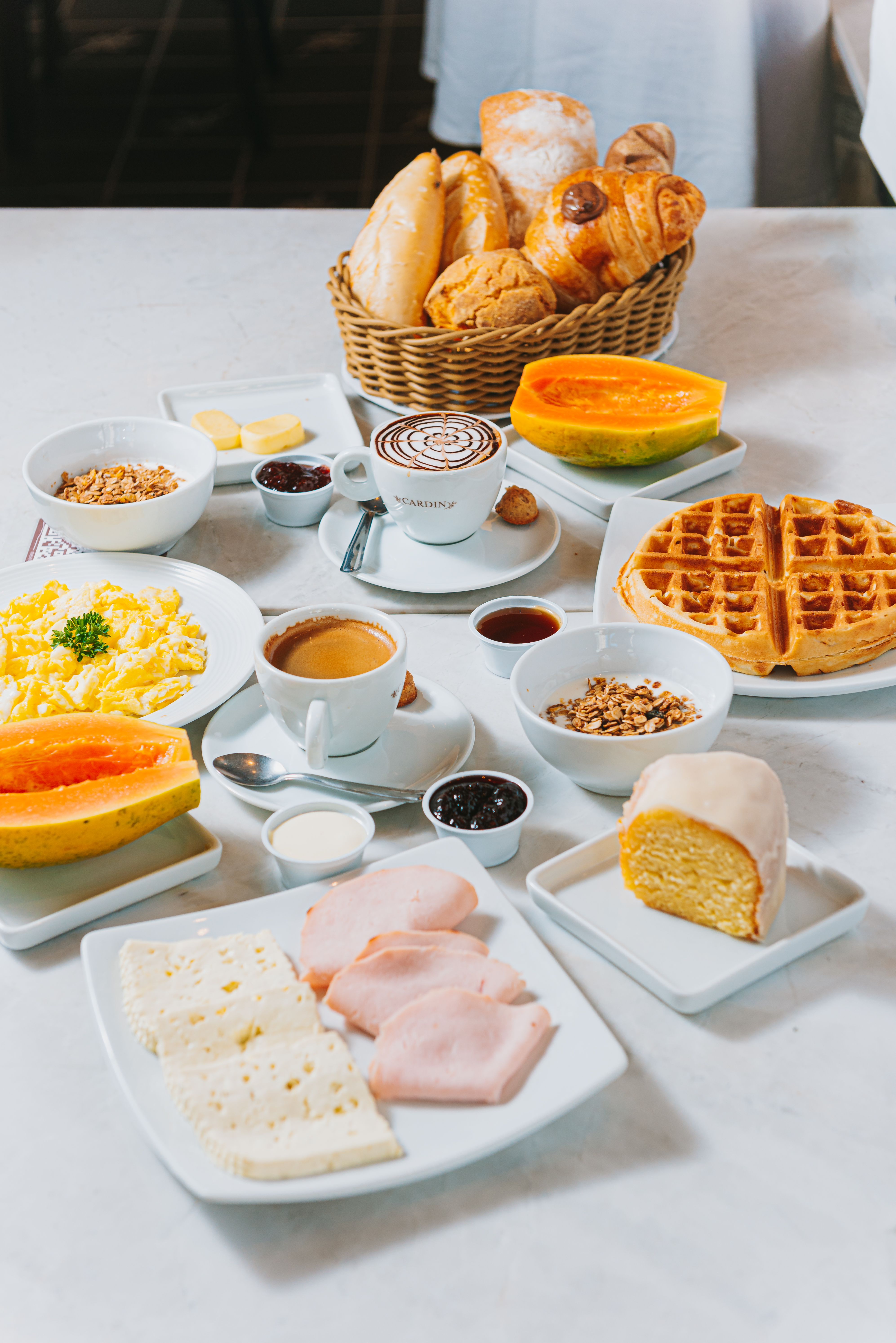 Caf&eacute; da manh&atilde; do Cardin