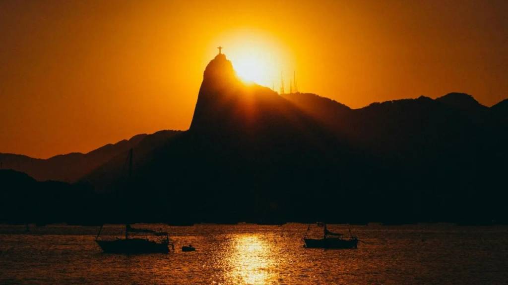 Alô, verão! De academia na praia a chuveirão em bar, as novidade da estação
