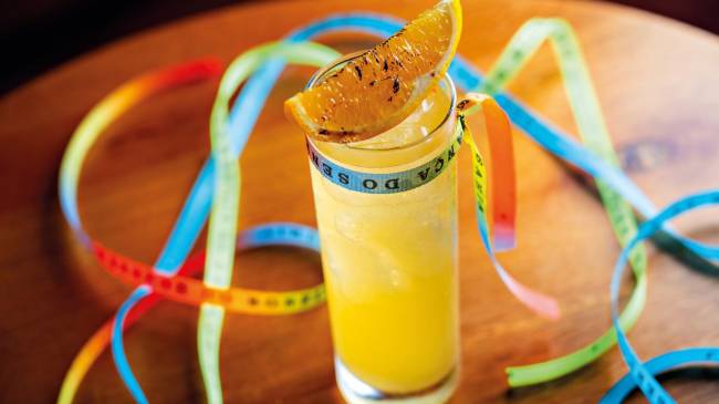 Giro de sabores tem lasanha frita em Os Imortais e drinques no Êtta