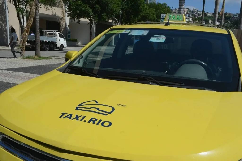 Bandeirada de táxis no Rio vai aumentar de preço em 2026; saiba quanto
