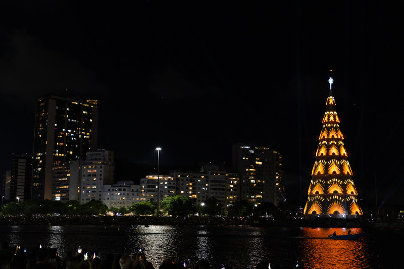 Como foi a inauguração da Árvore de Natal da Enseada de Botafogo
