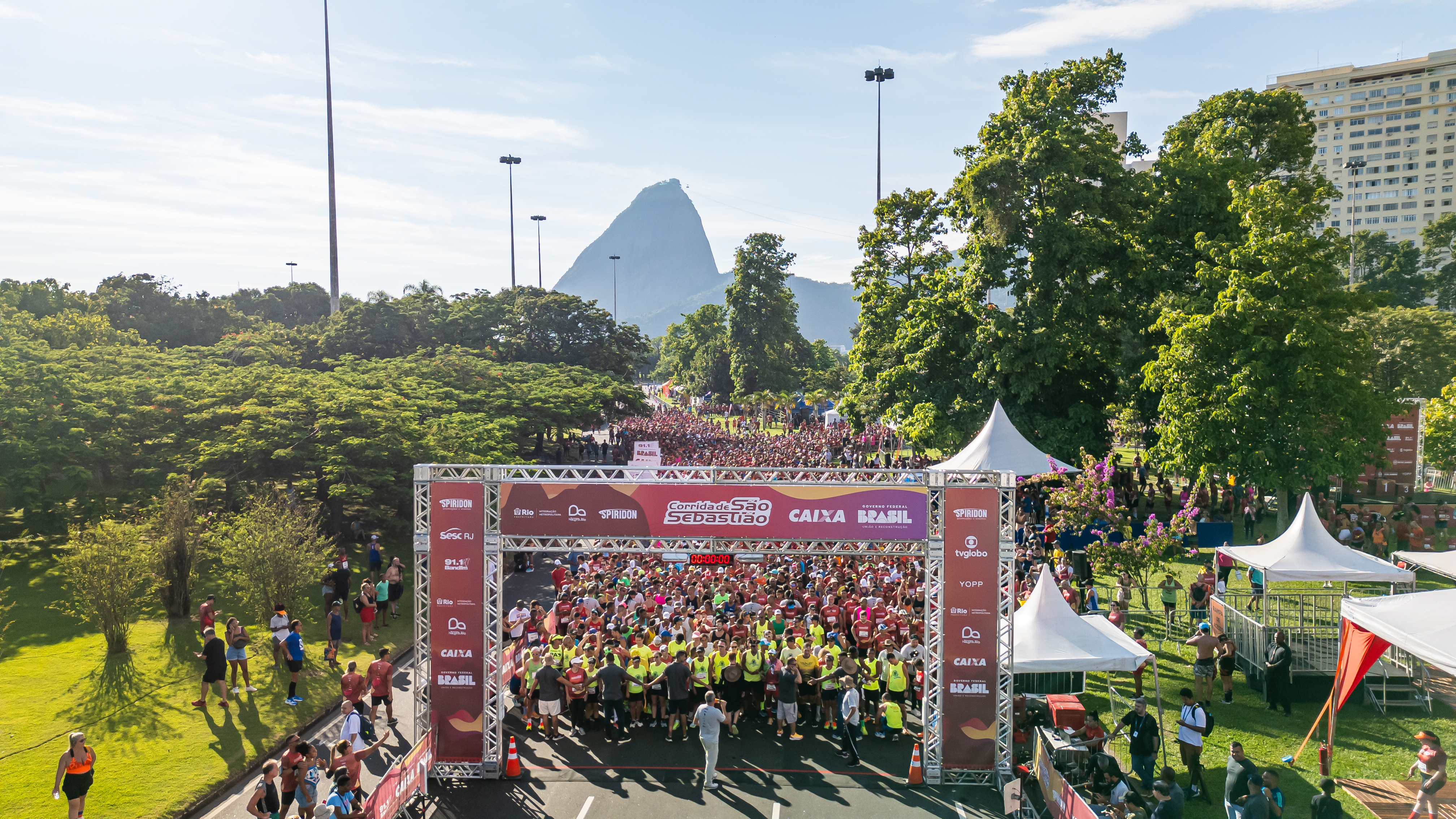 A largada da Corrida de São Sebastião marca o início do ano esportivo no Rio, reunindo corredores de todas as idades no Aterro do Flamengo.