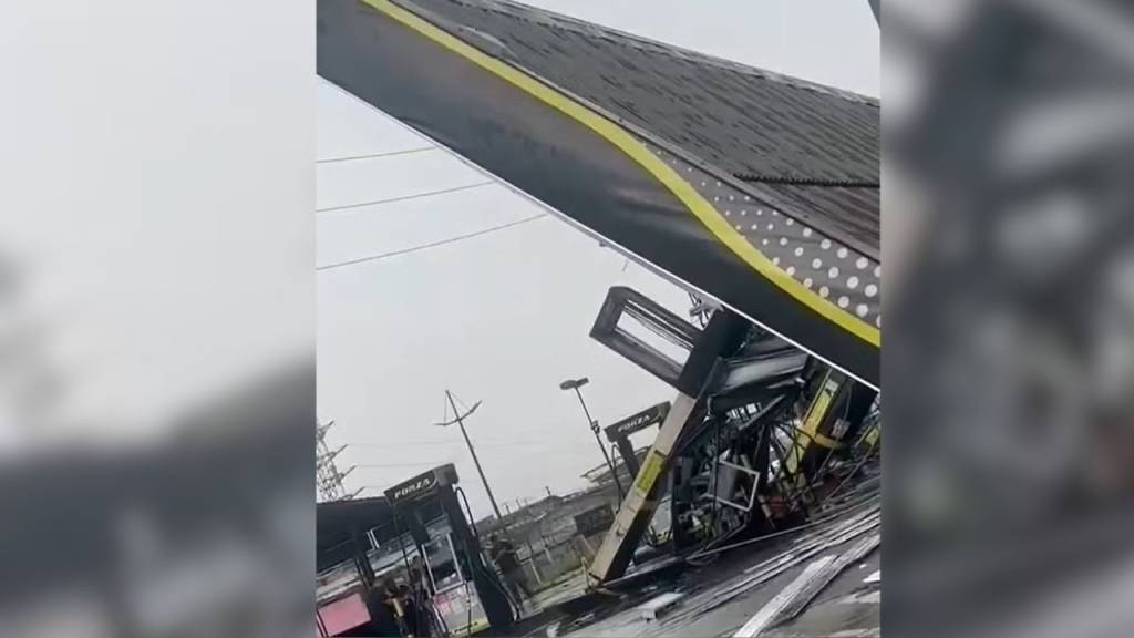Chuva forte e ventania causam estragos na Baixada e derrubam teto de posto