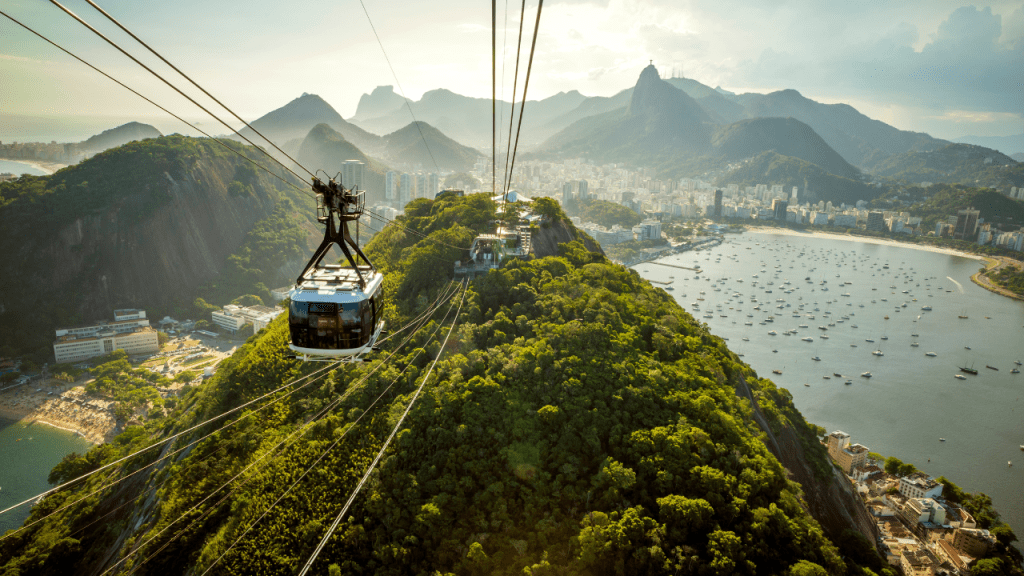 Emperrada desde 2023, obra da tirolesa do Pão de Açúcar será retomada