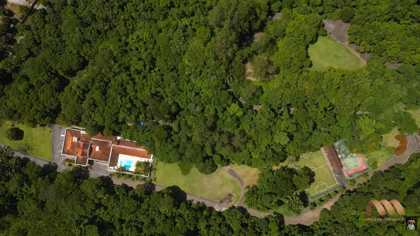 Extens&atilde;o: terreno possui 476 000 metros quadrados.