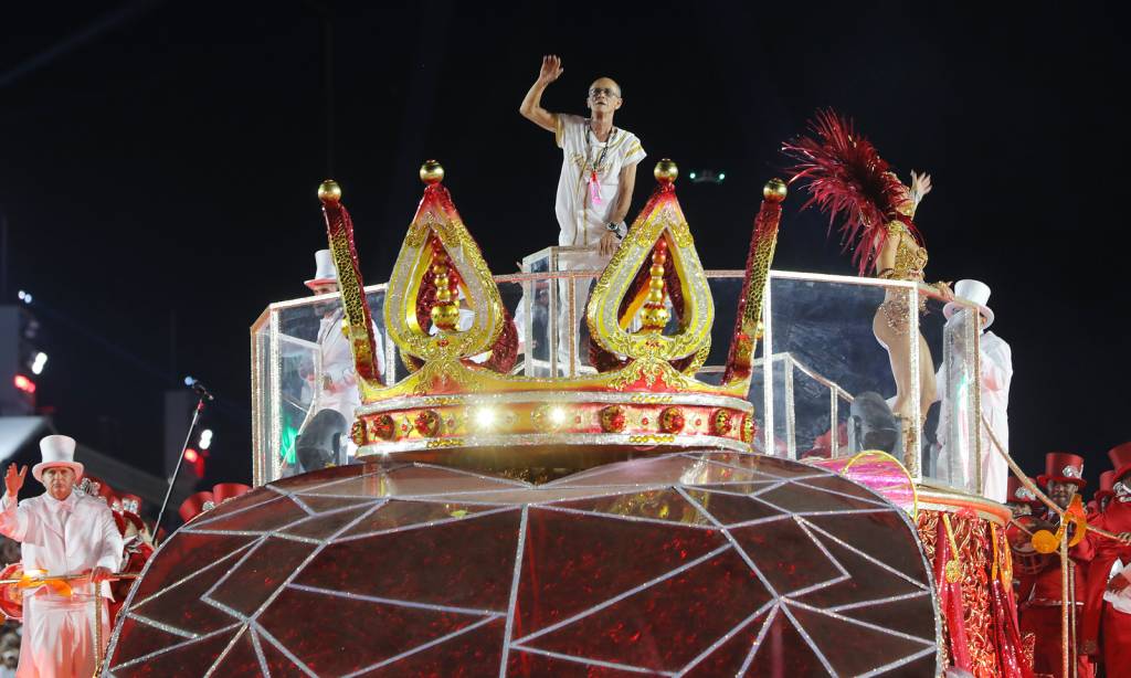 Para o alto e além: Ciça leva Viradouro ao título do carnaval em 2026