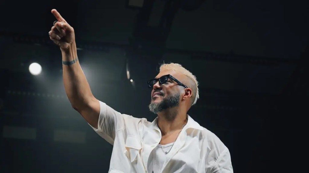 Camarote da Sapucaí com registro de superlotação cancela show de Belo