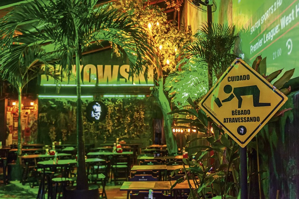 Por que o Bar Bukowski, em Botafogo, decidiu leiloar a própria marca