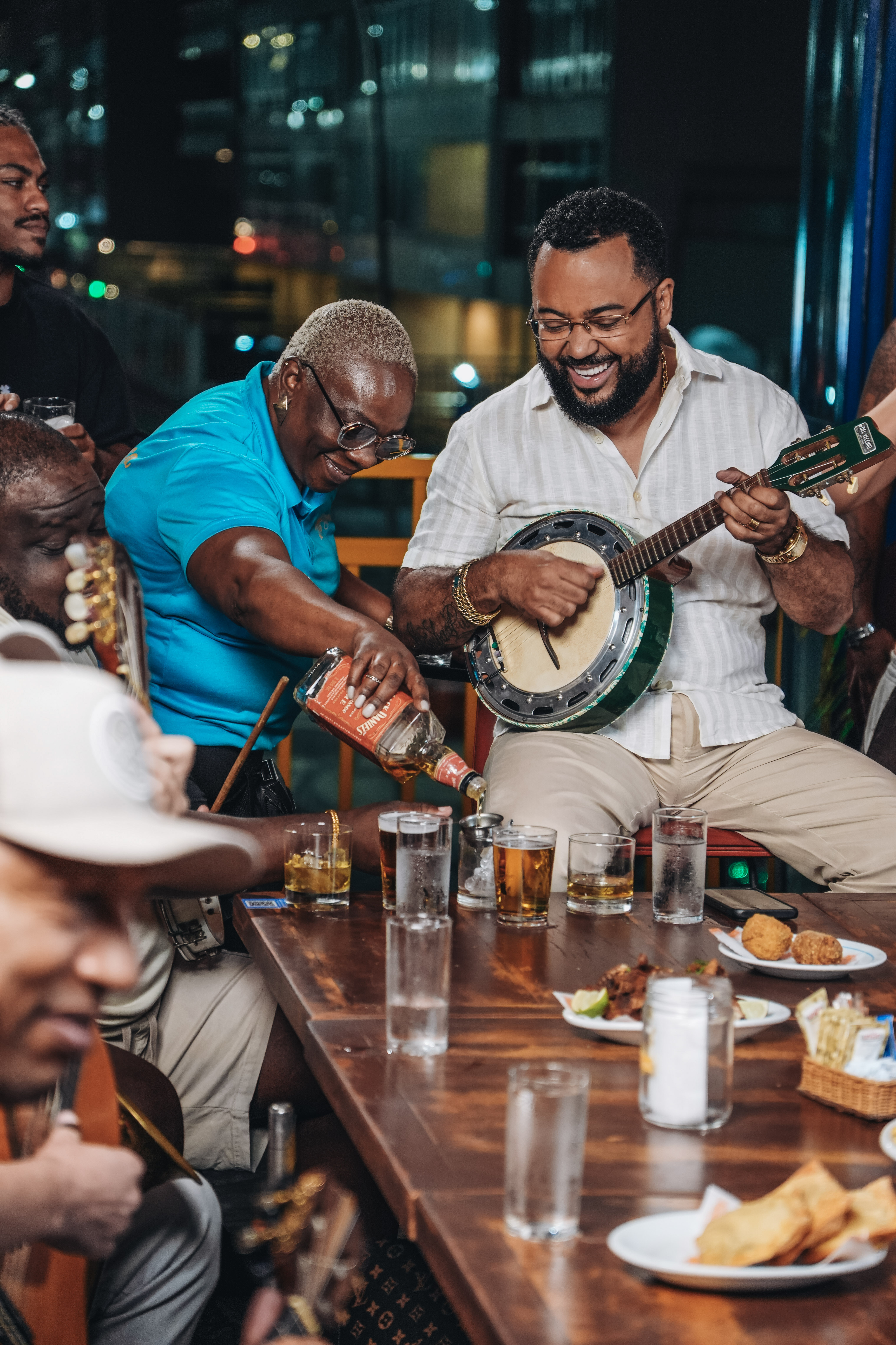Boa Pra&ccedil;a: samba de Dudu Nobre na varanda