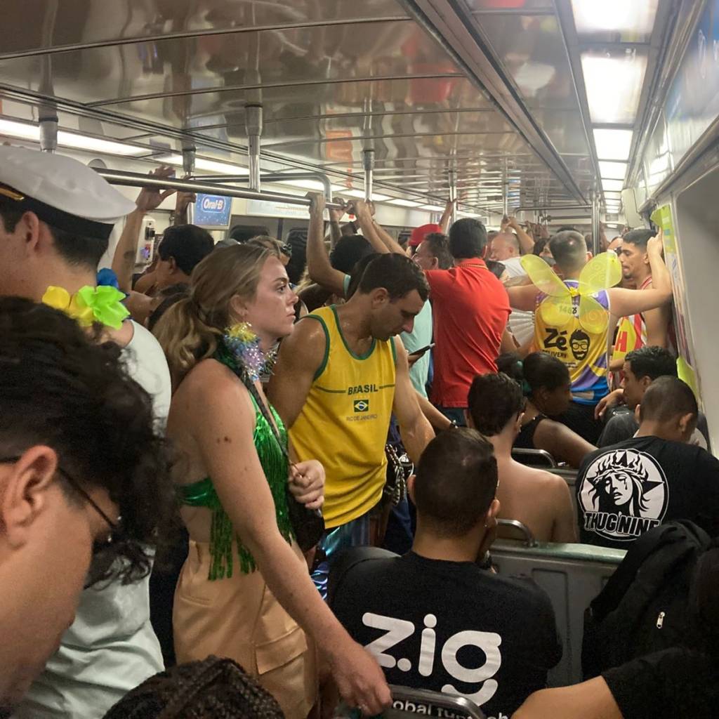 Metrô apresenta problemas na chegada a Sapucaí
