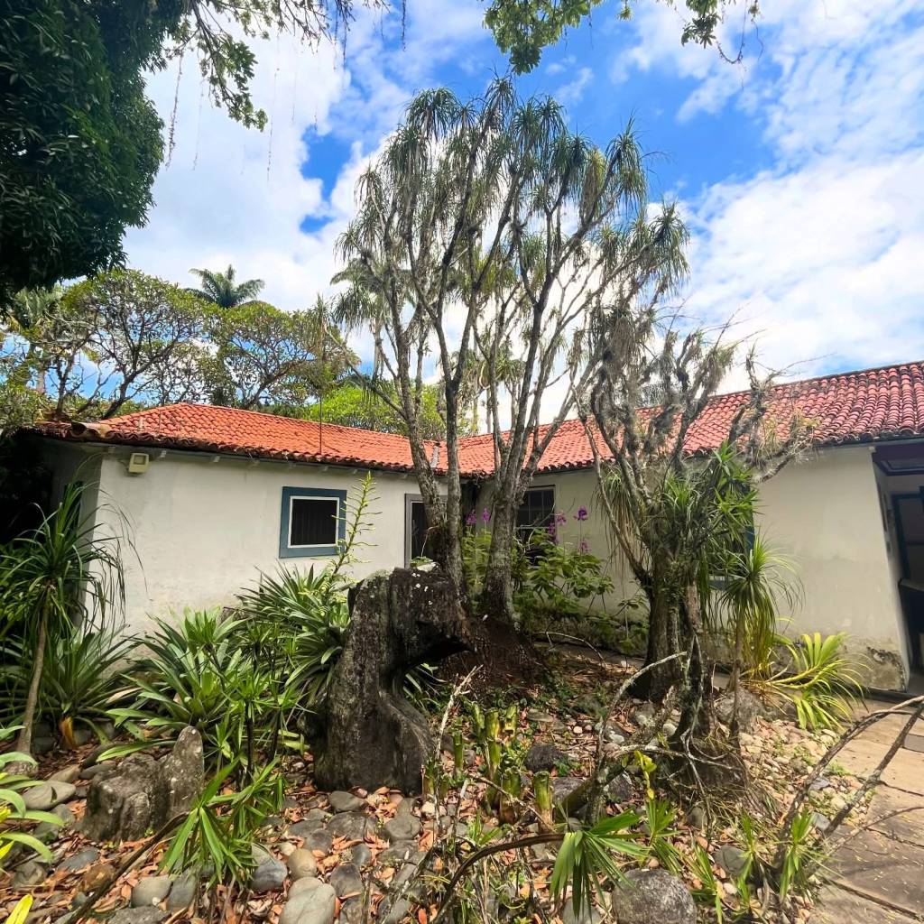 Rafael Bokor: entre azulejos, jardins e cerâmicas da casa de Burle Marx
