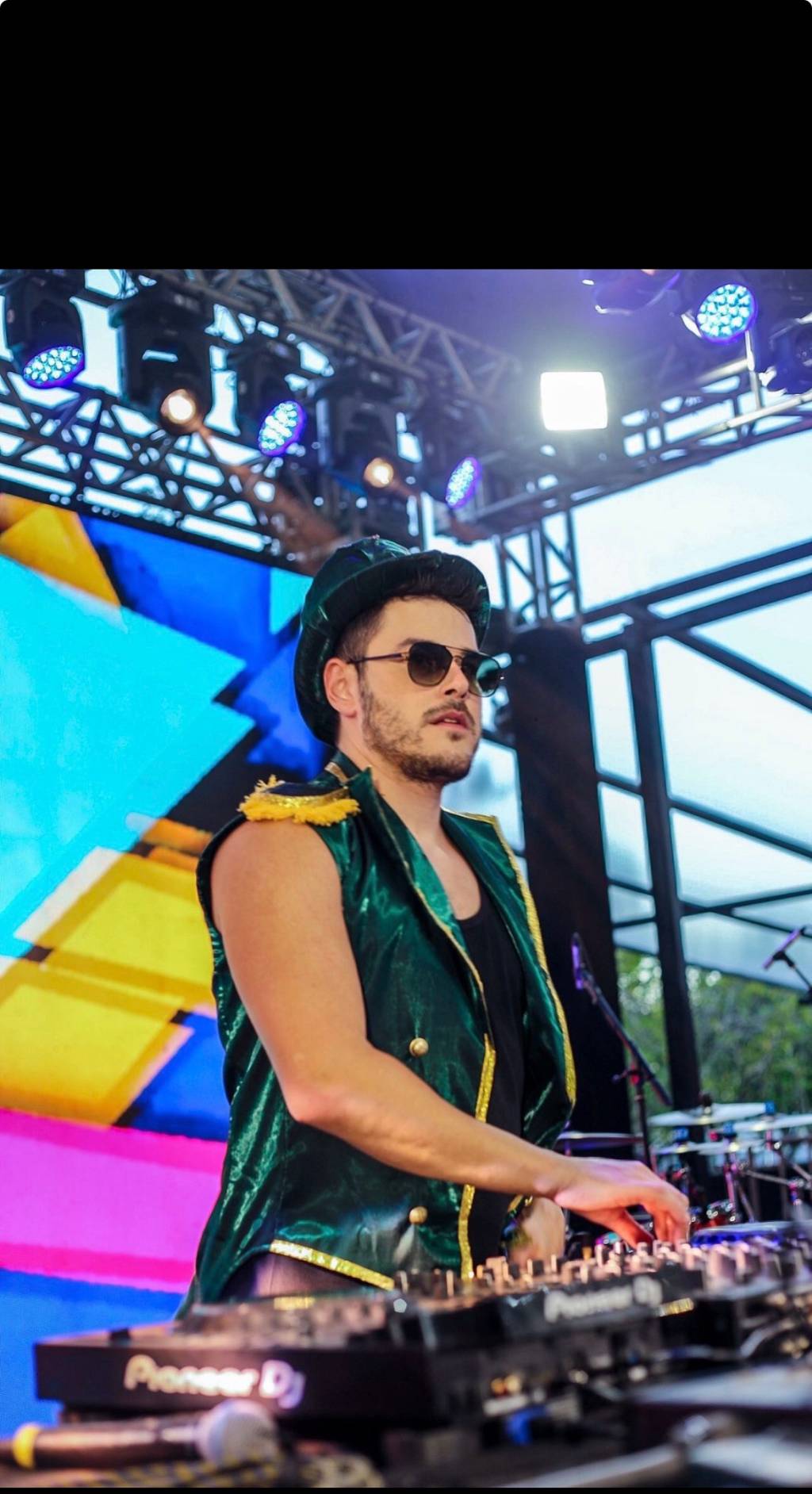 Thiago Araújo reforça tradição no carnaval LGBTQIA+