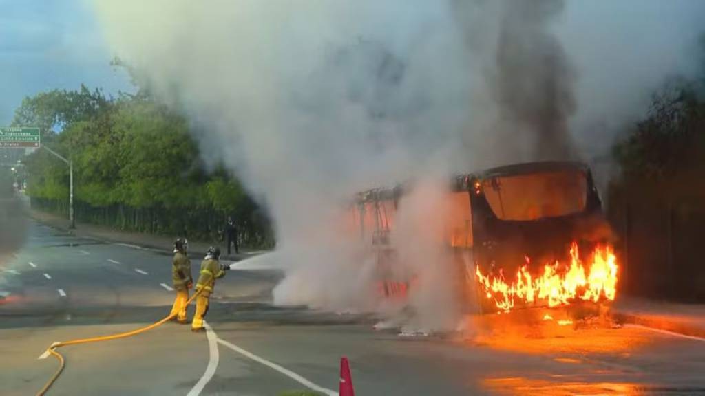 O que pode ter causado explosão de ônibus na Barra da Tijuca