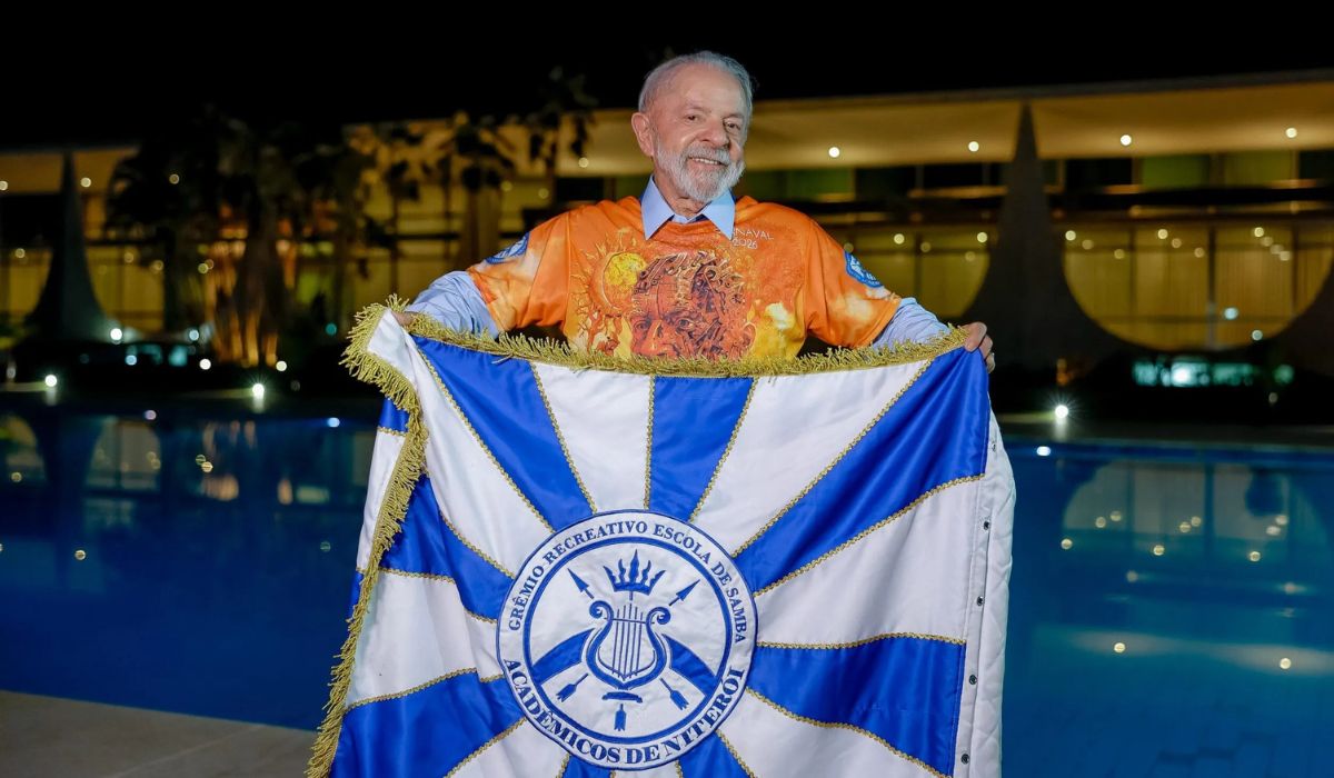 A Sapucaí é de direita ou esquerda? Depende da vaia ou do aplauso ao Lula