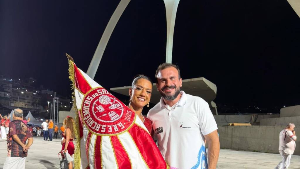 A porta-bandeira nota 10 que deixou o Salgueiro pela escola do namorado