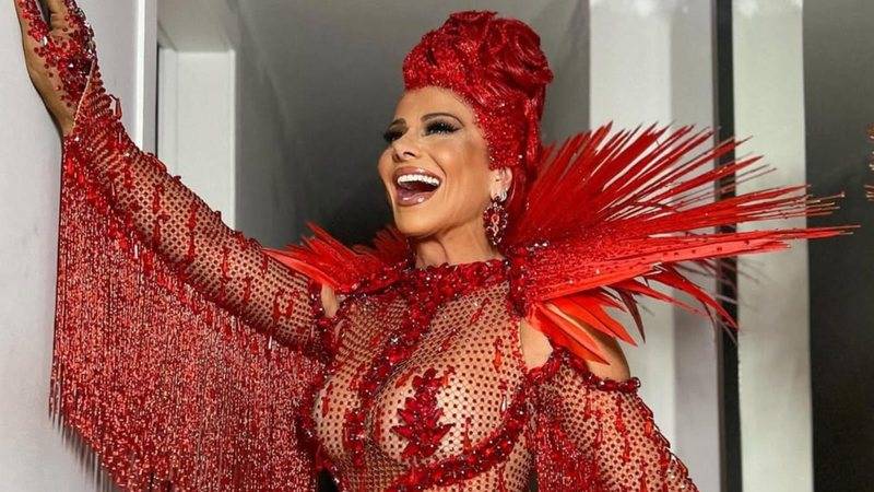 Suada por fora, molhadinha por dentro. Viva as menopausadas na avenida