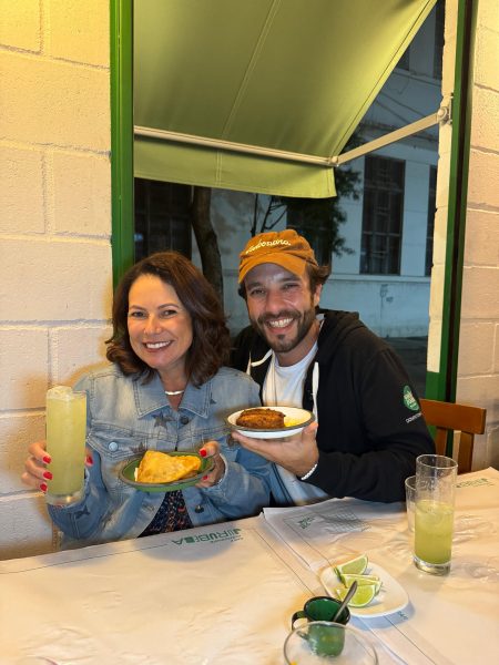 Renata Ara&uacute;jo e o chef Elia Schramm no Jurubeba