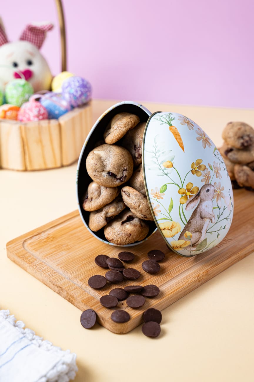 Lata com cookies da Diva Confeitaria Festiva e Afetiva