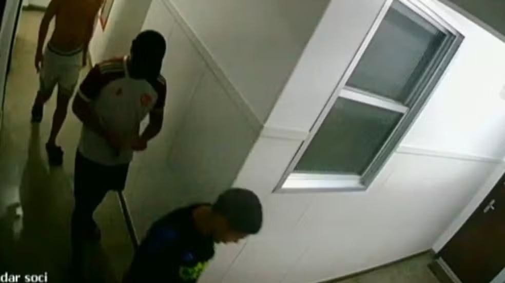 Jovem não denunciou estupro coletivo aos 14 anos com medo de exposição