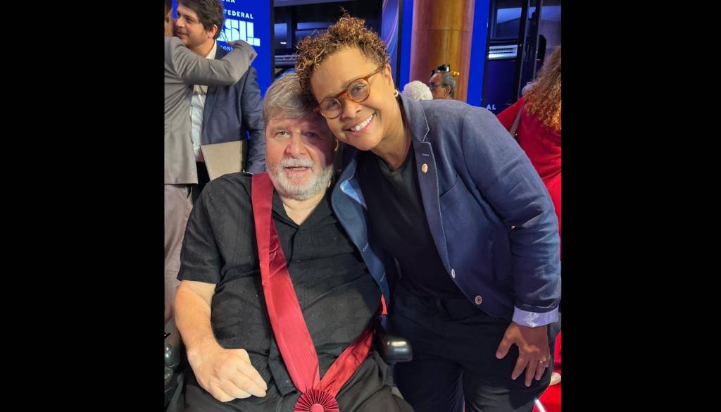 Às vésperas do aniversário do golpe, Marcelo Rubens Paiva recebe medalha