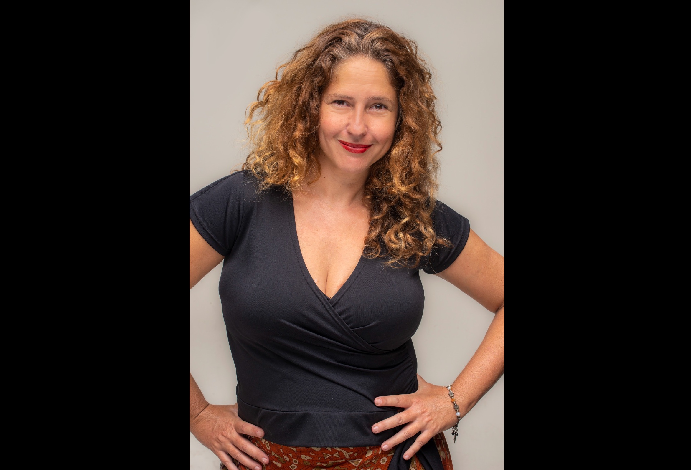 Renata Mizrahi (dramaturga): “Nos conectamos na solidão e no humor”