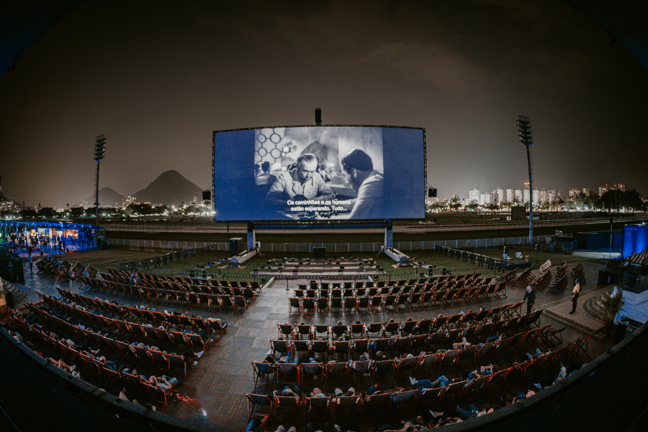 Ar Livre: Maior tela de cinema a céu aberto do mundo está de volta ao Jockey