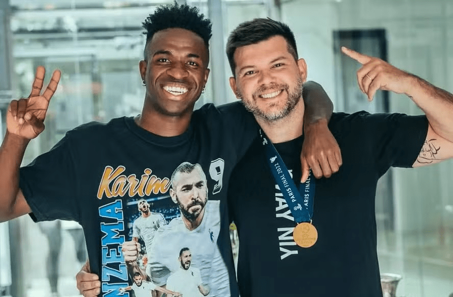 Assessor de Vini Jr. e Paquetá é baleado no Rio