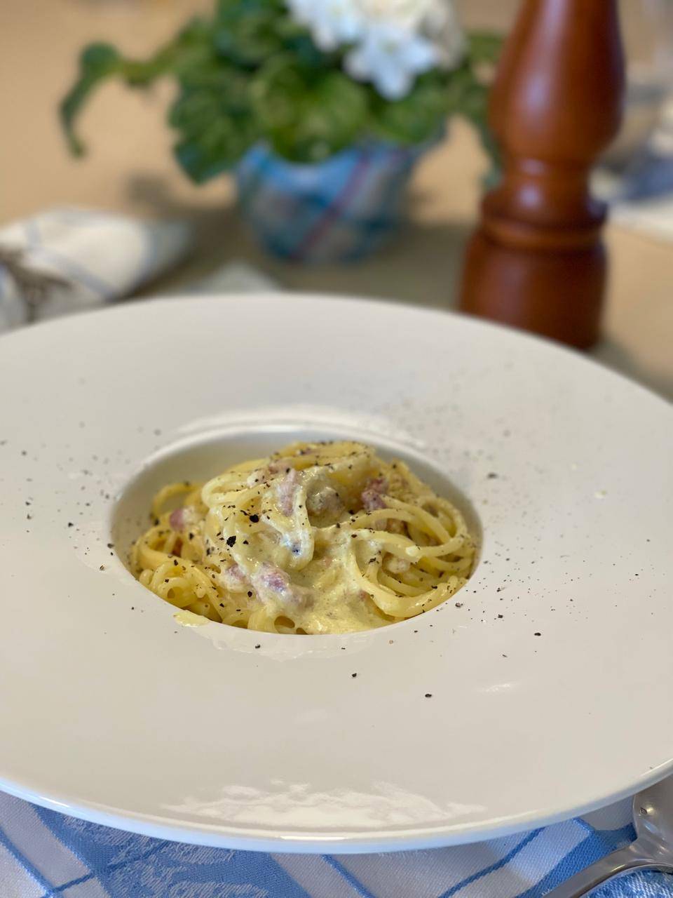 Aprenda a fazer a receita perfeita de Espaguete à Carbonara