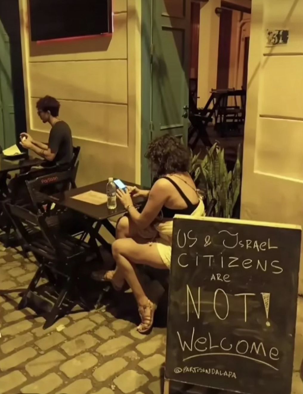 Placa no Restaurante Partisan