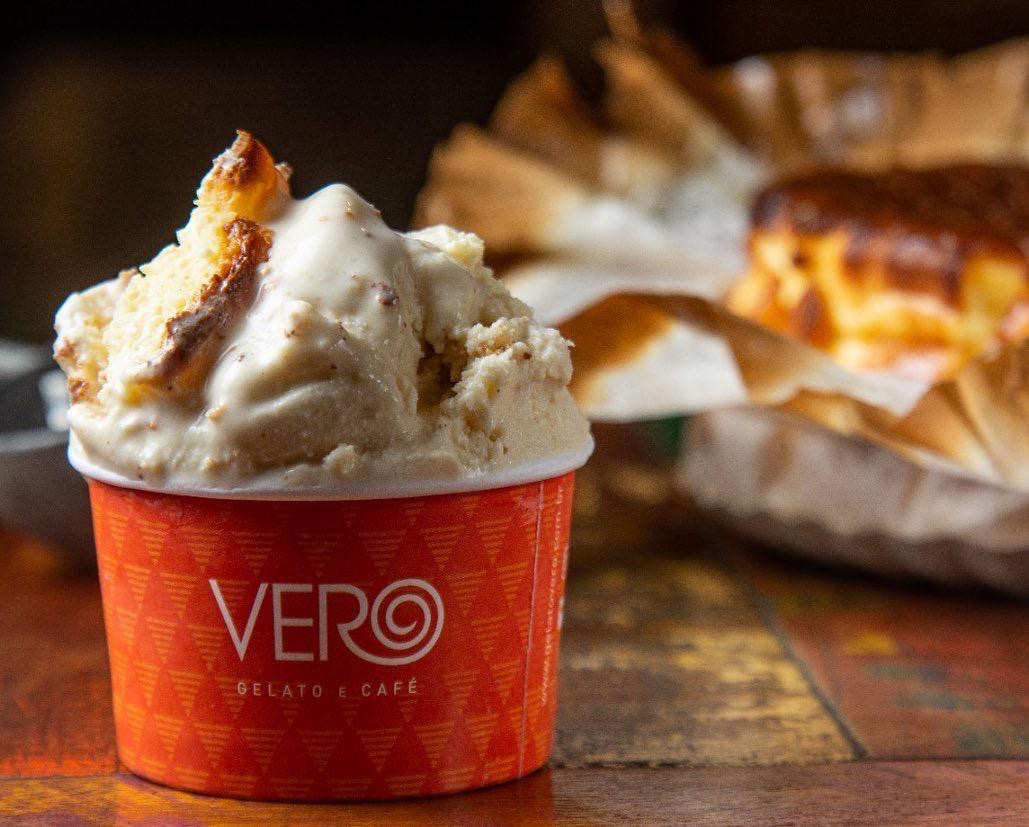 Sorvete de tarta basca Da Th&aacute;bata na Vero Gelato e Caf&eacute;