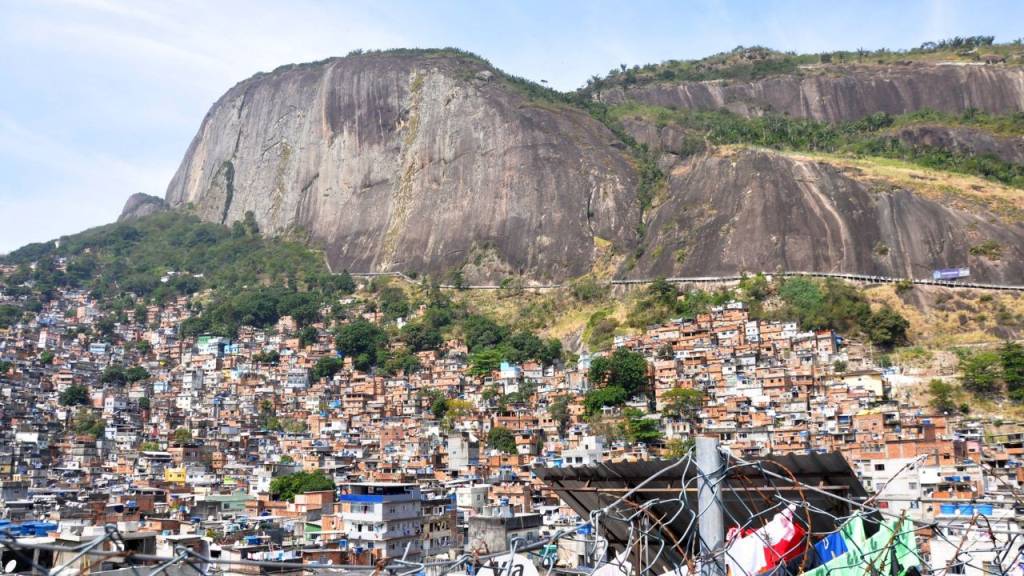 Corpo de Bombeiros emite alerta de alto risco de deslizamentos no Rio