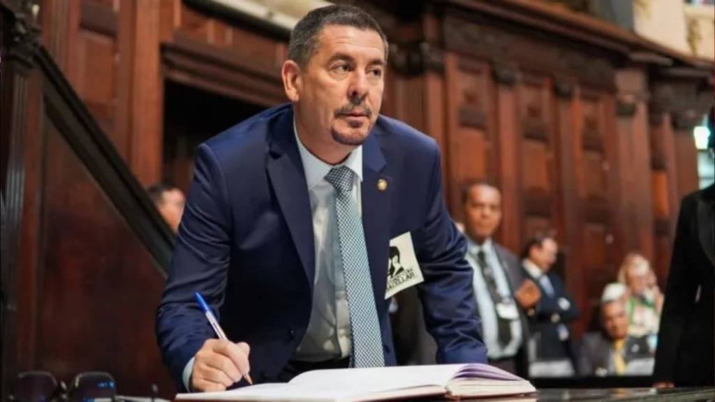 Quem é Val Ceasa, deputado investigado por ligações com o TCP
