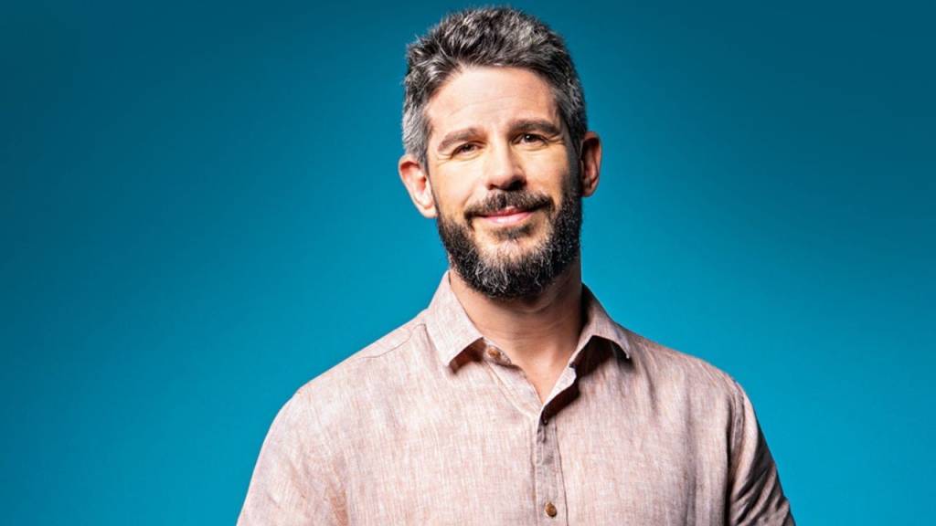 Pedro Neschling quer escrever livro sobre a experiência de deficiente auditivo