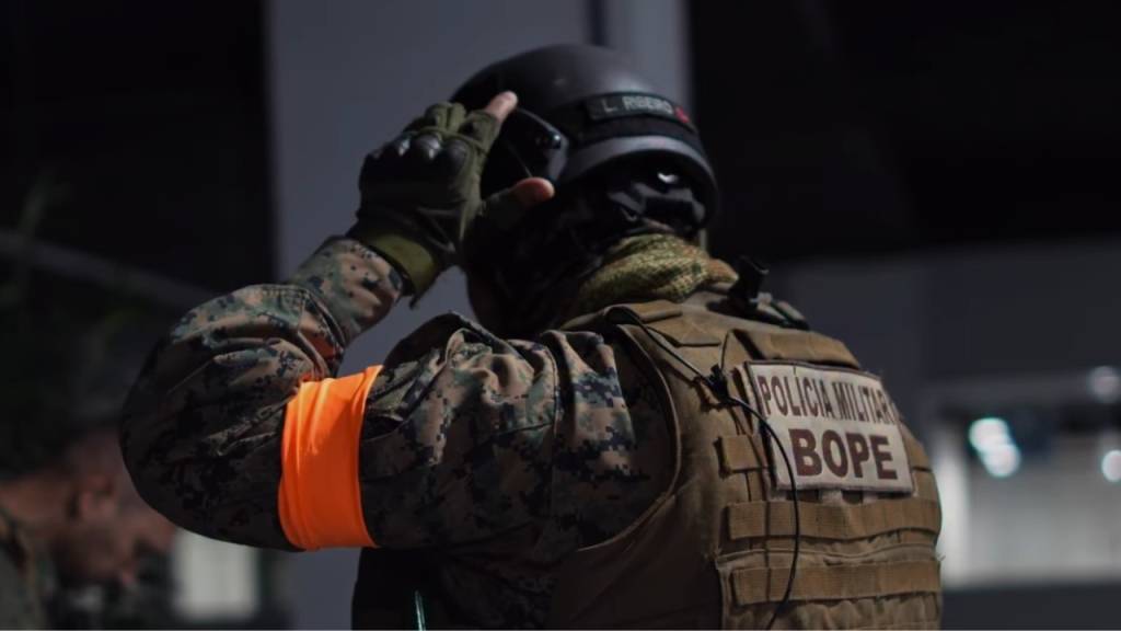 Em operação na Maré, Bope encontra estufa com dezenas de pés de maconha