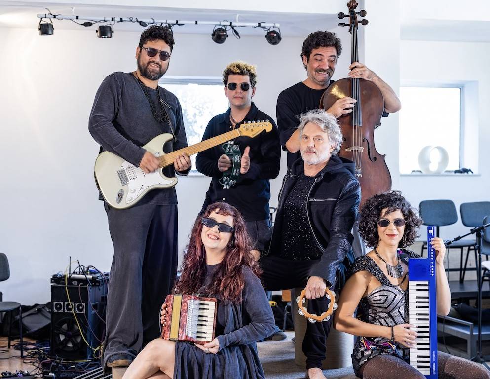 Inteligência artificial é tema central de novo espetáculo no Teatro Poeira