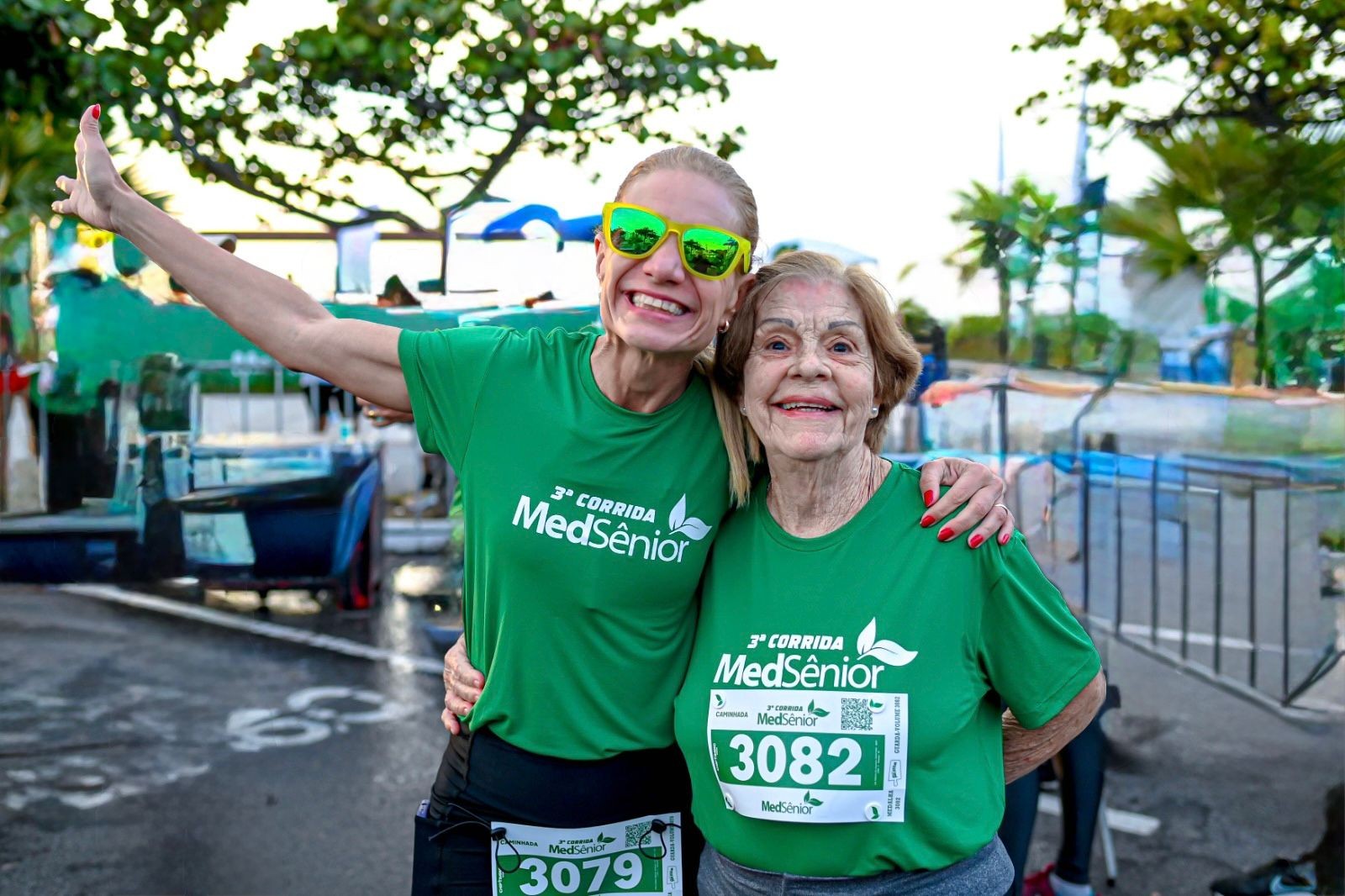 Aline Salcedo e a mãe na Caminhada e Corrida MedSênior
