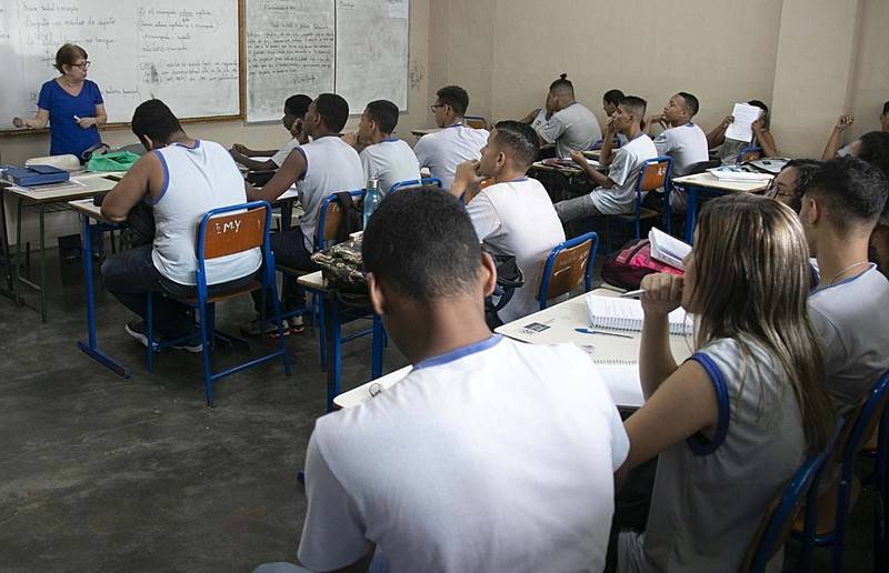 Rio lidera gastos com alunos e qualidade da aprendizagem é a penúltima no país