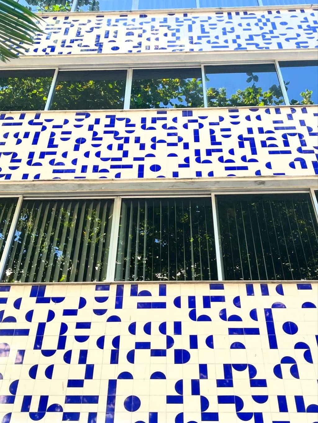 Rafael Bokor: Edifício Ione e a fachada com azulejos de Athos Bulcão