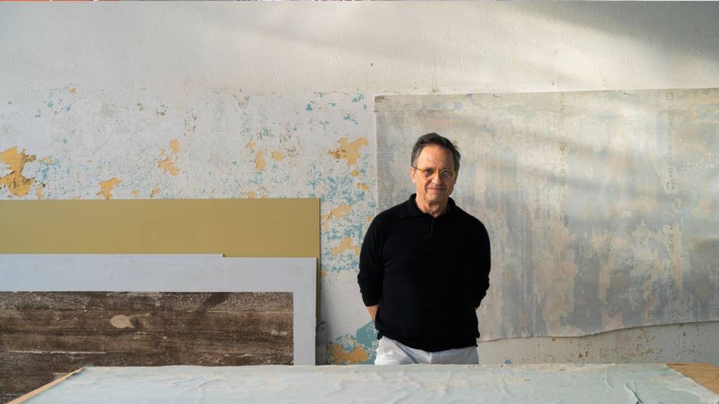 “Às vezes o corpo me lembra que tenho 70 anos”, diz Daniel Senise