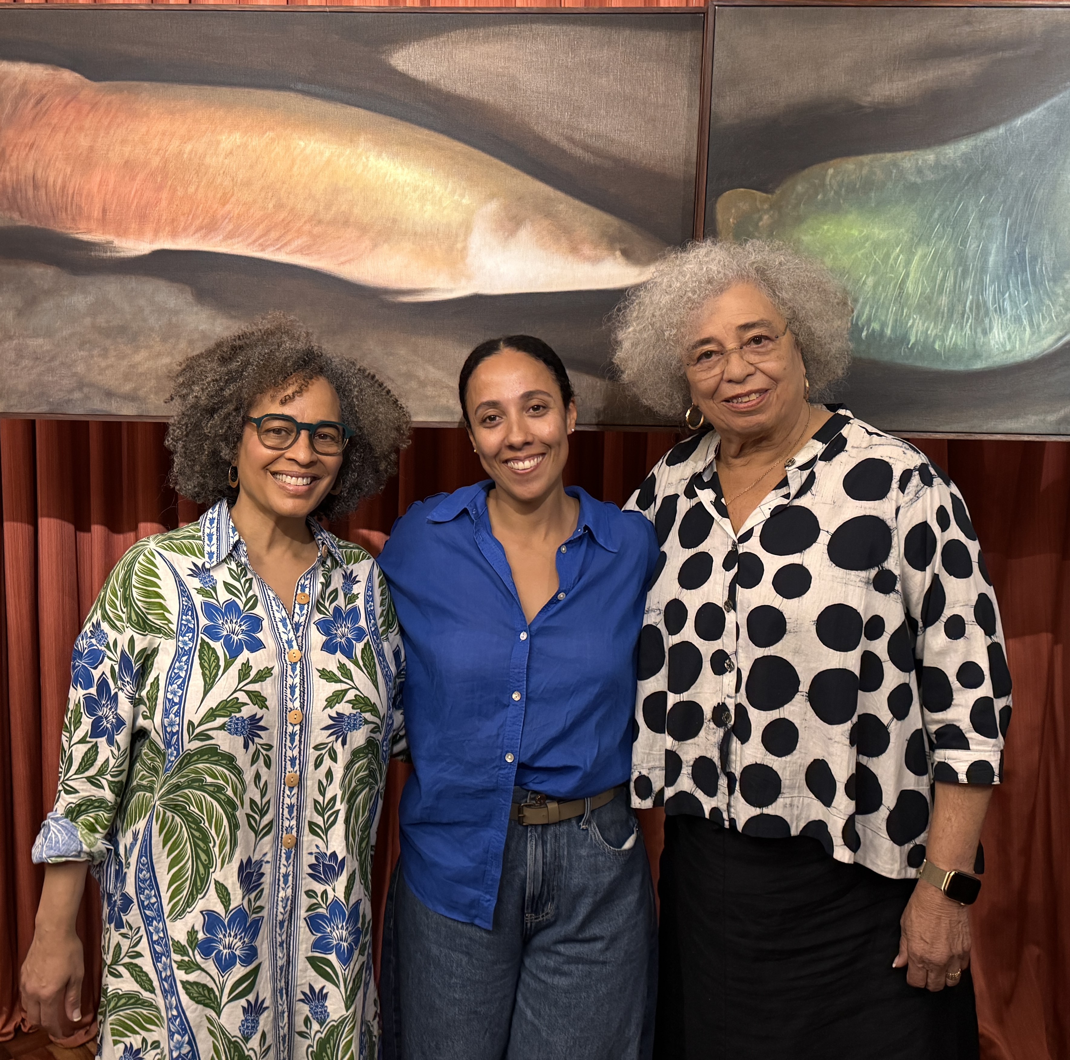 Angela Davis visita Casa Museu Eva Klabin antes de estreia na Flip