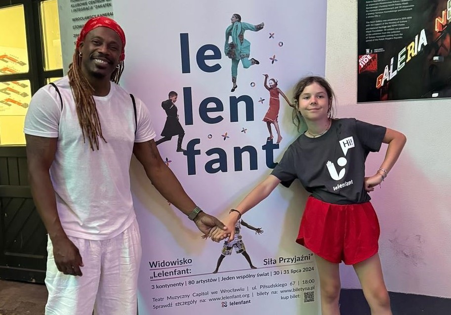 Ator de “Impuros” leva jovens de favelas cariocas para festival na Polônia