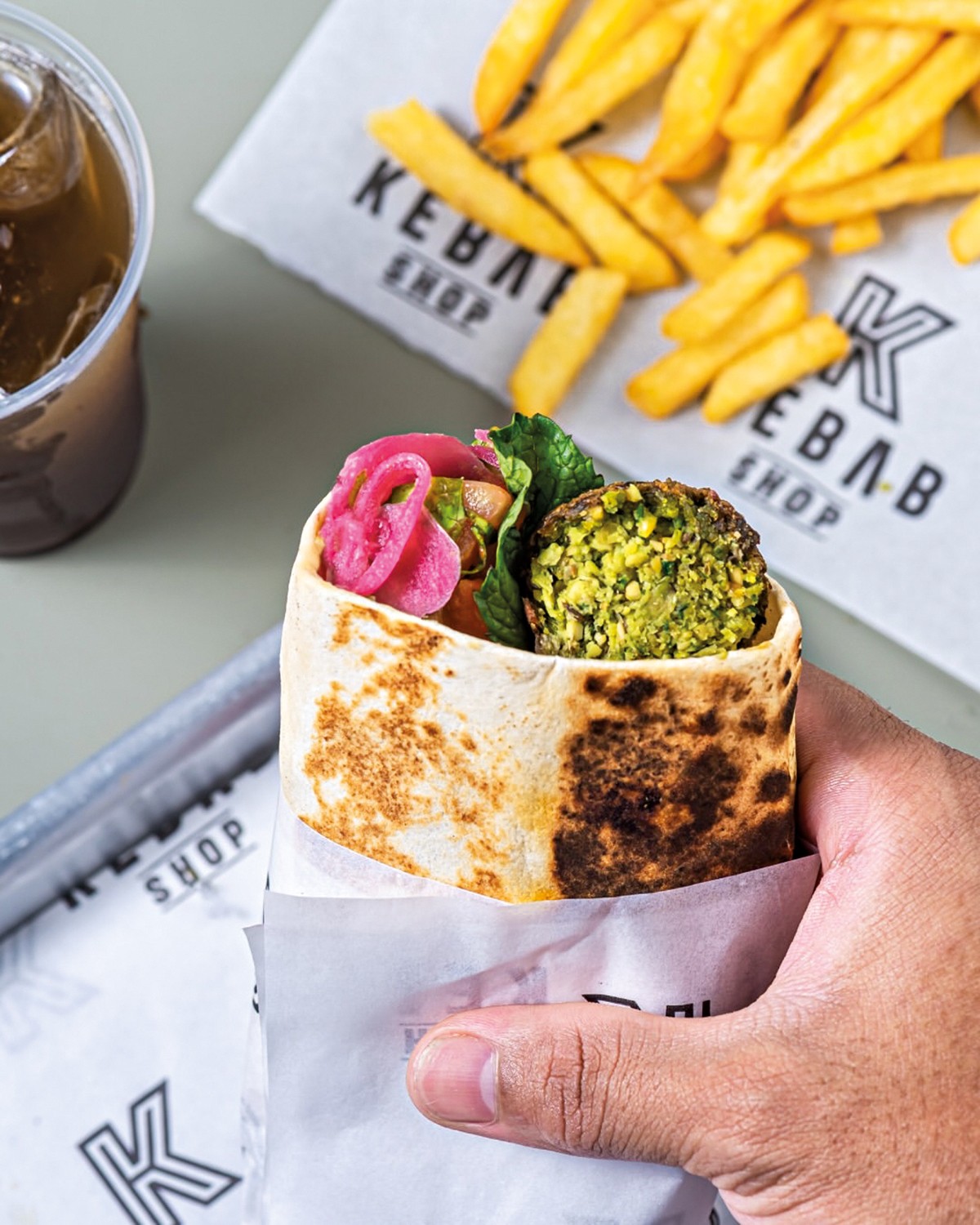 kebab de falafel no p&atilde;o folha.jpeg